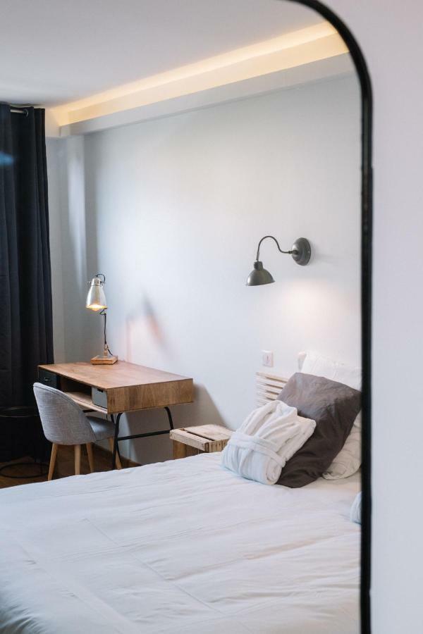 Pradelle Et Swimming Pool Couette-café
